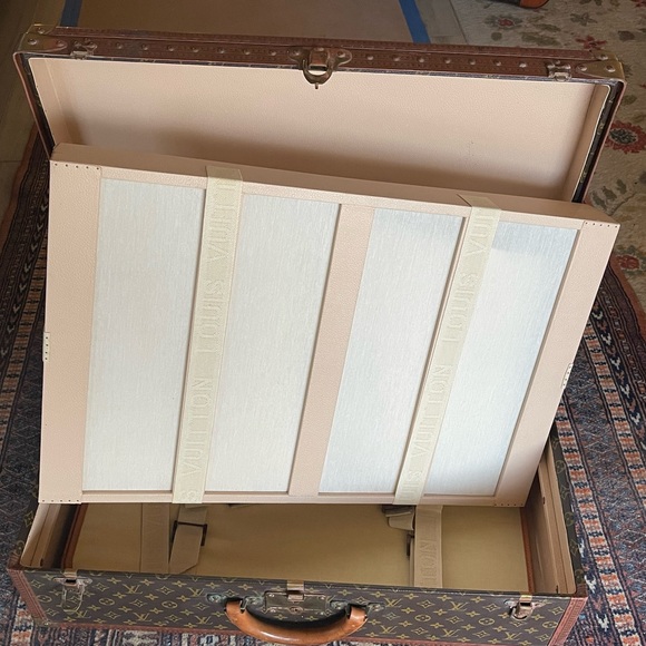 Vintage Louis Vuitton trunk with dividers and tray. 28x18x9 “. Mint condition. - Picture 4 of 15